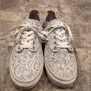 Vans Paisley pattern EUC size 8
